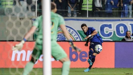 Revelado pelo Inter, William foi titular na vitória do Cruzeiro contra o Grêmio
