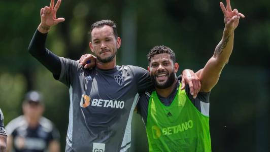 Réver e Hulk em foto tirada durante atividade realizada nesta quinta (23), na Cidade do Galo