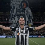 Felipão exalta Réver e defende permanência no Atlético: 'Liderança muito grande'