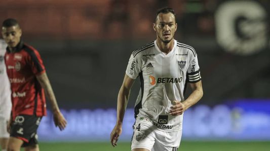 Réver, zagueiro do Atlético, durante o empate por 1 a 1 com o Brasil-RS