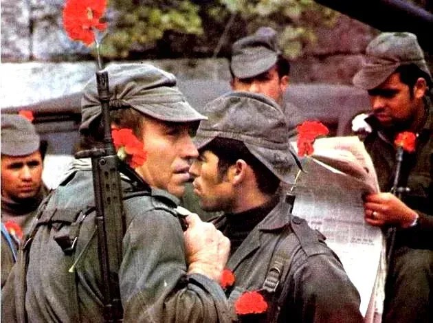 O que foi a Revolução dos Cravos? Importante data é celebrada em Portugal nesta quinta