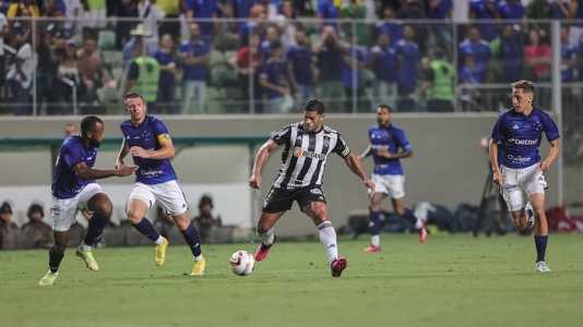 Reynaldo foi o responsável pela marcação individual contra Hulk no clássico