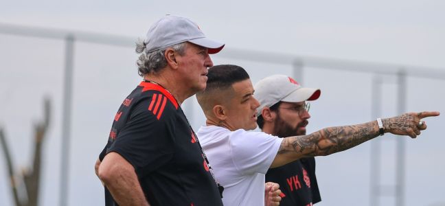 À esquerda, Abel Braga, treinador do Inter para as duas últimas rodadas do Brasileirão