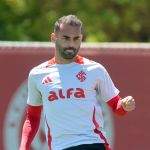 Titular do Inter sente desconforto e vira ausência em treino da pré-temporada