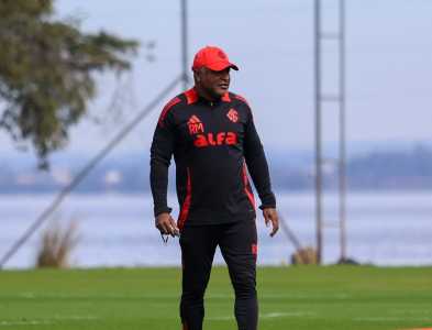 Roger Machado treina o Inter no CT Parque Gigante, em Porto Alegre