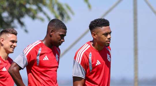 Félix Torres e Victor Gabriel disputam uma posição na zaga do Inter