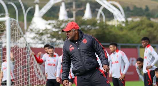 Roger Machado prepara equipe do Inter para enfrentar o Fortaleza