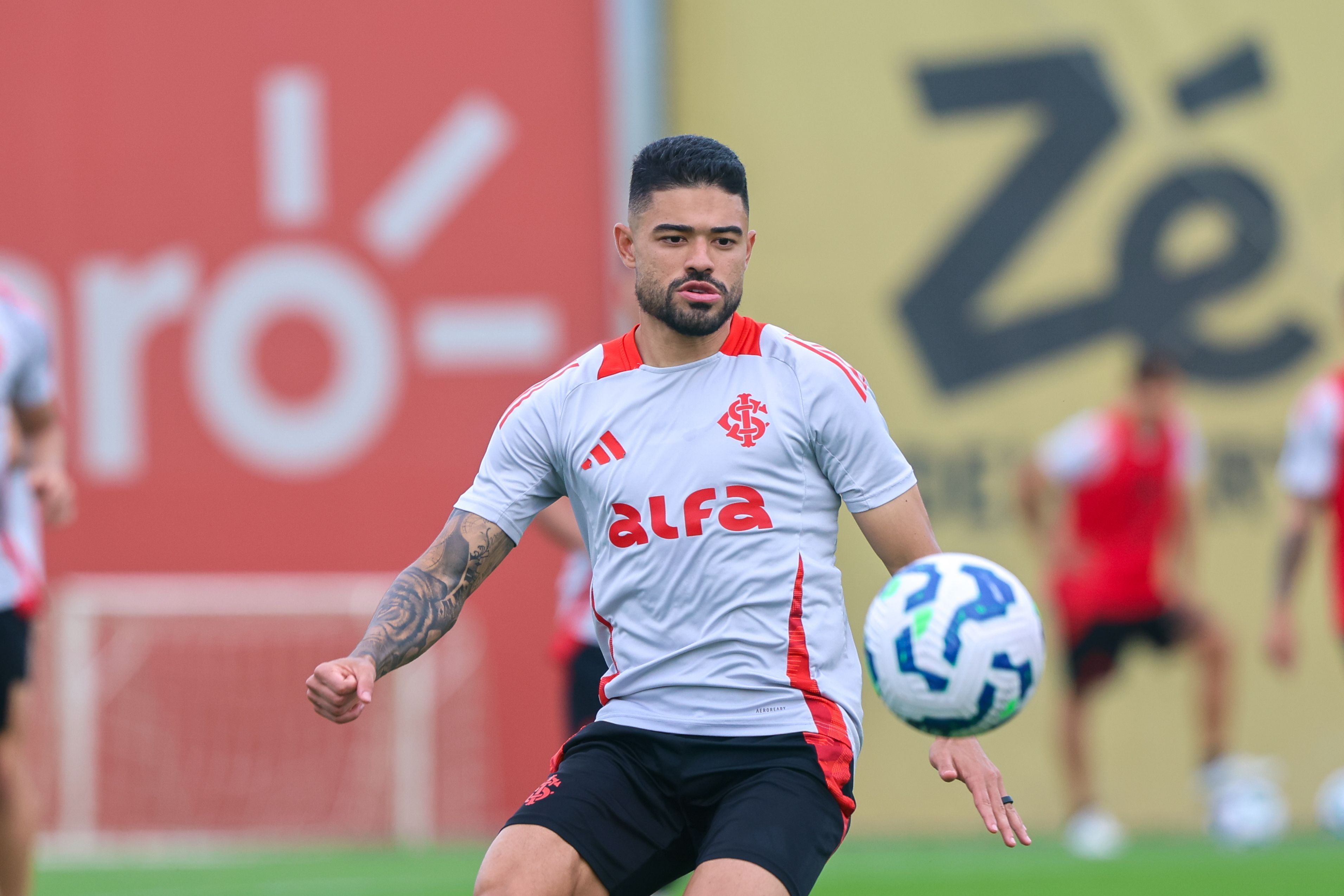 'Cria' do Atlético é escalado no lugar de destaque do Inter; entenda o motivo