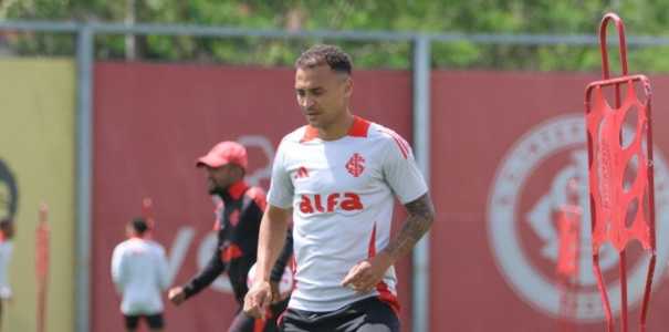 Alan Patrick é a estrela do Inter e esperança dentro de campo contra o Atlético