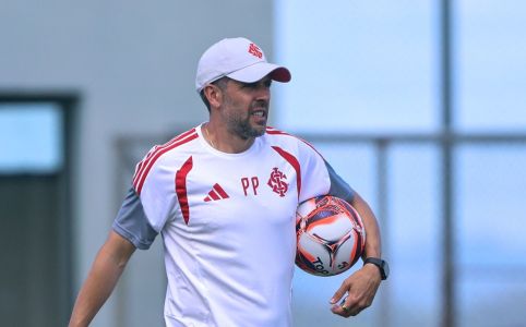 Paulo Pezzolano treina o Inter no CT Parque Gigante, em Porto Alegre