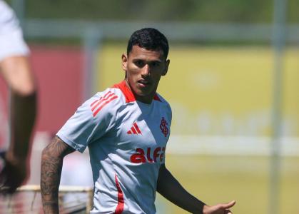 Aguirre machucou o pé direito e está fora do jogo do Inter com o Bahia