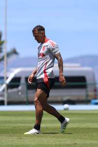 Alan Patrick volta a ser titular do Inter