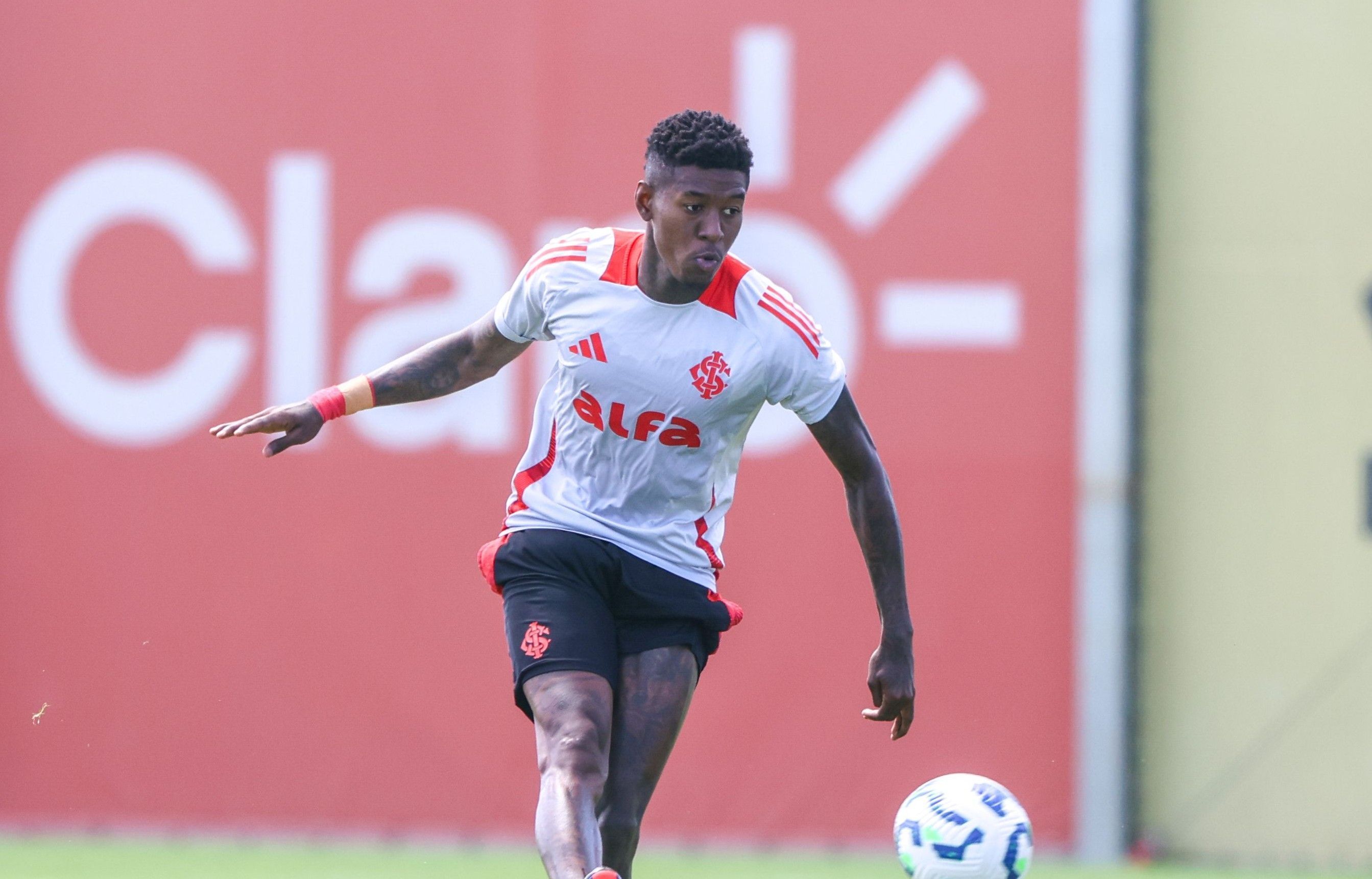 Inter terá que mudar quase todo o setor defensivo na estreia de Ramón Díaz
