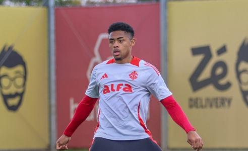 Victor Gabriel deve ganhar uma chance entre os titulares do Inter contra o Palmeiras