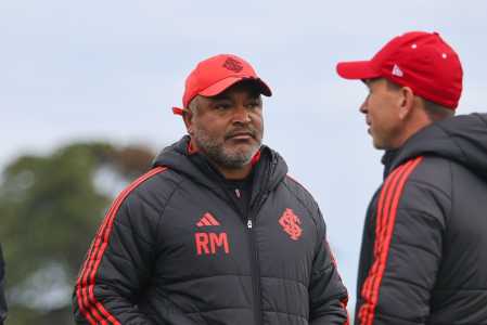 Roger Machado prepara equipe do Inter para enfrentar o Palmeiras