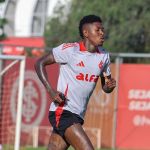 Entenda por que negociação entre Cruzeiro e Inter por Vitão não deu certo