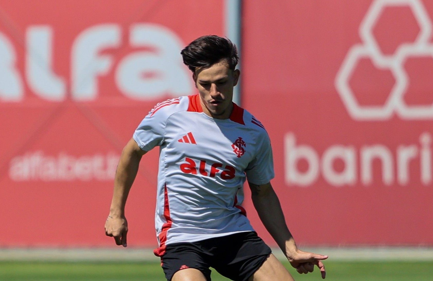 Roger Machado prepara mudanças no Inter para o clássico contra o Grêmio