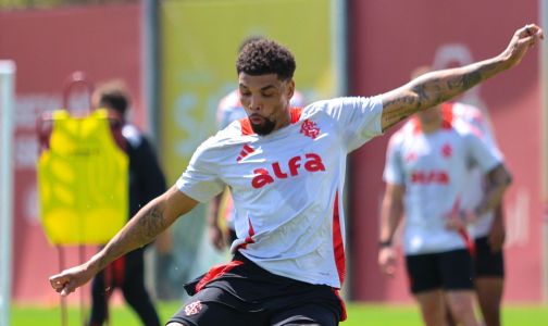 Juninho é titular da zaga do Internacional