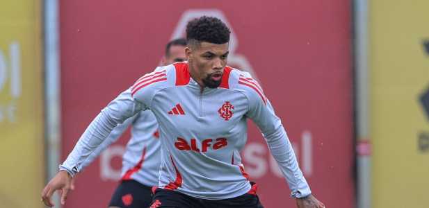 Juninho, zagueiro do Inter, reencontra Atlético