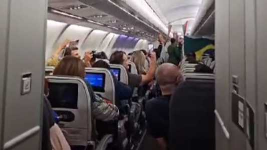 Ao todo, 211 brasileiros estão a bordo da aeronave