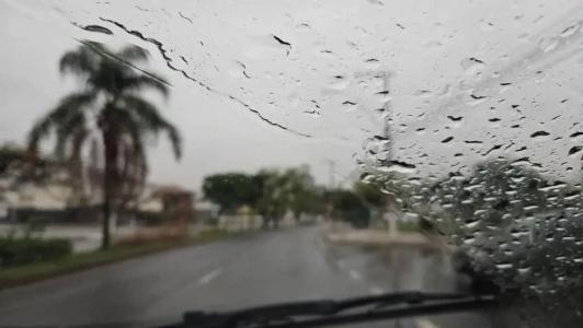 Alerta divulgado no início da tarde estimava que pudesse chover de 30 a 50 mm na capital