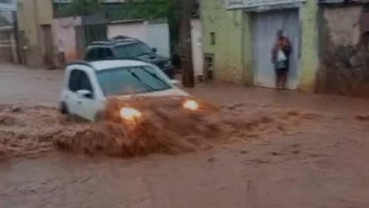 Os municípios estão sob alerta amarelo (perigo potencial) do Instituto Nacional de Meteorologia (Inmet)