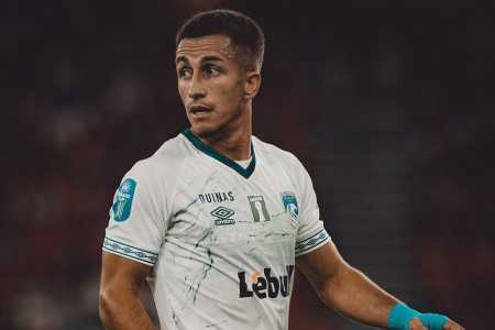 Ricardinho em campo pelo Santa Clara-POR, na temporada 2024/25