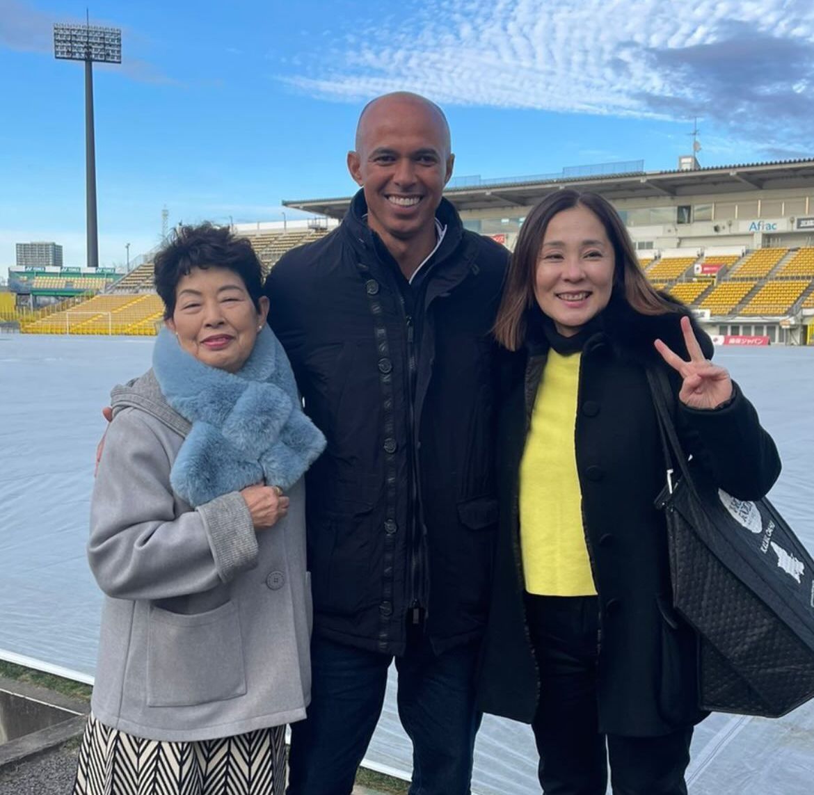 Maior campeão pelo Cruzeiro 'volta no tempo' e visita clube japonês