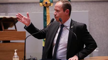 Ricardo Cappelli criticou publicação de Bolsonaro sobre ataque a helicóptero da polícia no RJ