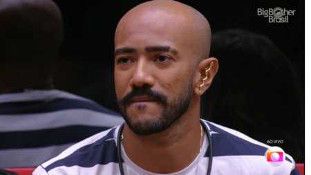 Ricardo estava visivelmente emocionado durante o discurso do apresentador