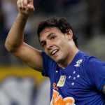 Cruzeiro homenageia Ricardo Goulart depois de aposentadoria