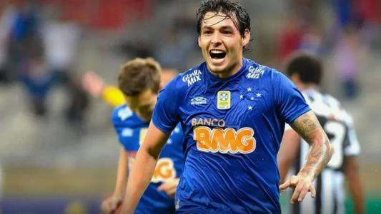 Ricardo Goulart surpreendeu ao anunciar a aposentadoria do futebol aos 31 anos