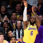 De camisa do Atlético, investidor acompanha jogo decisivo da NBA