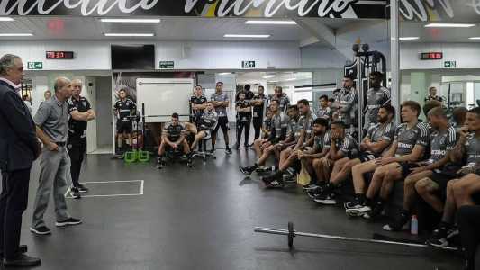 Ricardo Guimarães e Sérgio Coelho discursaram aos atletas nesta segunda (24)