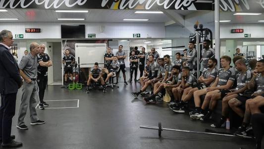 Ricardo Guimarães e Sérgio Coelho discursaram aos atletas nesta segunda (24)