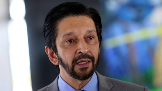 Ricardo Nunes tenta dissipar atritos e visita Bolsonaro no hospital.
