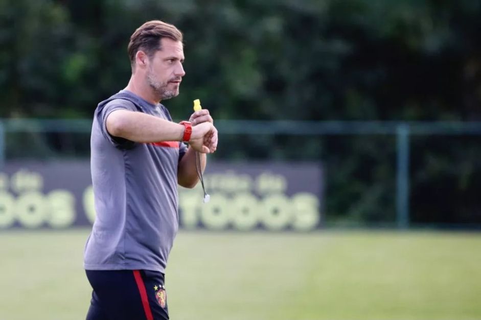 Corinthians encaminha acerto com novo treinador para o Sub-17