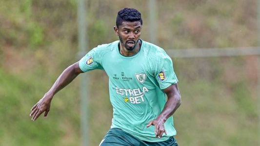 Ricardo Silva durante treino na manhã desta sexta-feira no CT Lanna Drumond