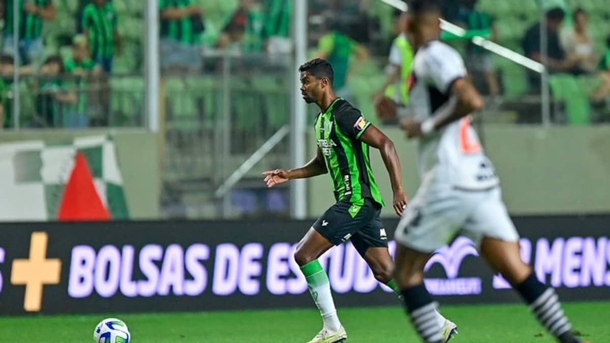 Ricardo Silva completa 100 jogos pelo América em derrota para o Vasco