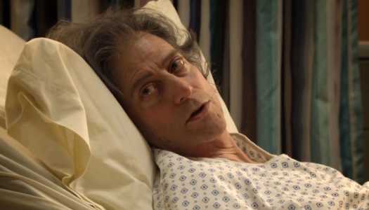 Foto mostra o ator Richard Lewis em cena da série Everybody Hates Chris