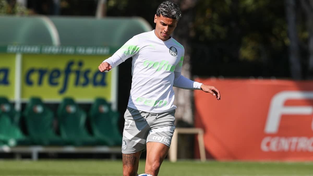 Provável titular no Palmeiras, Ríos comemora retornos e analisa o Botafogo