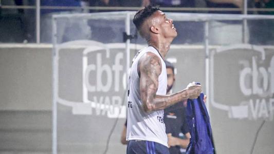 Richard usava uma regata por baixo da camisa do Cruzeiro com homenagem ao irmão