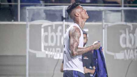 Richard usava uma regata por baixo da camisa do Cruzeiro com homenagem ao irmão
