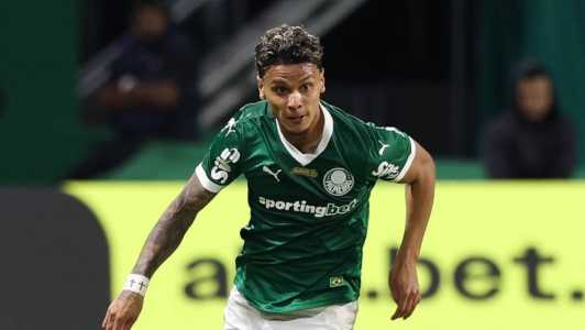 Richard Ríos em ação pelo Palmeiras no Brasileirão 2025