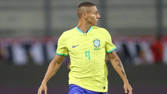 Richarlison com a camisa 9 da Seleção Brasileira pelas Eliminatórias