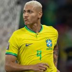Richarlison revela clube de coração e assiste jogos na Inglaterra