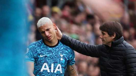 Richarlison deixou campo chorando após contusão