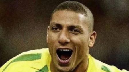 Montagem coloca Richarlison de penteado "cascão", usado por Ronaldo em 2002