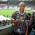 Richarlison vai ao Maracanã torcer pelo Fluminense; assista
