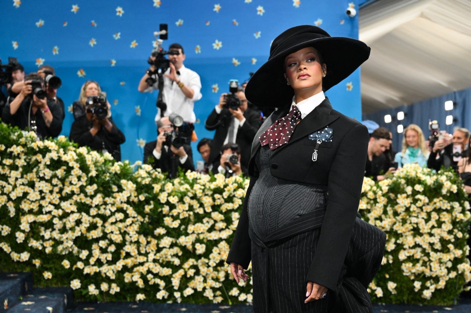 Rihanna comenta sobre terceira gravidez: 'não preciso mais encolher a barriga'